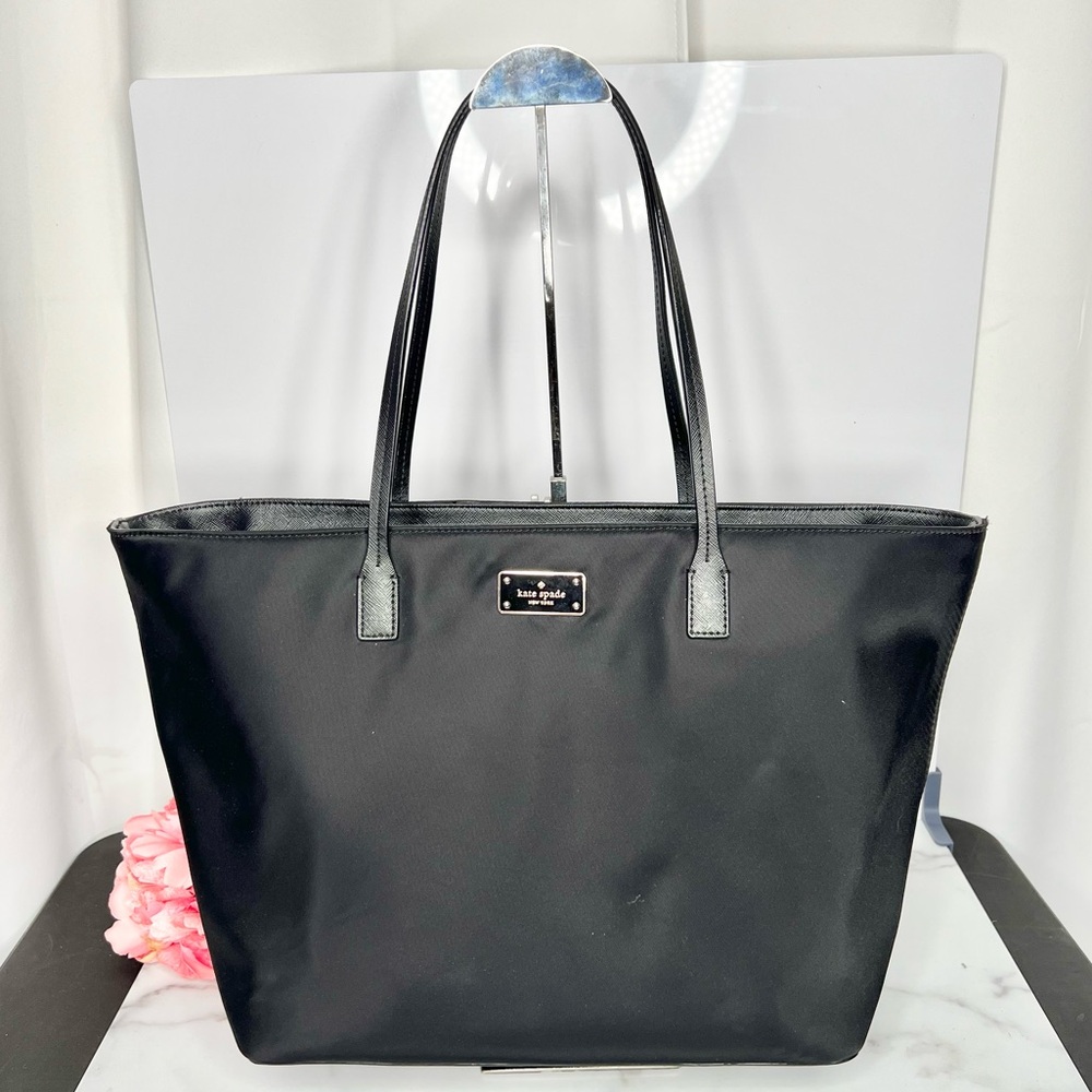 KATE SPADE NEW YORK BLAKE AVENUE
MARGARETA LARGE TRAVEL TOTE– BLACK NYLON